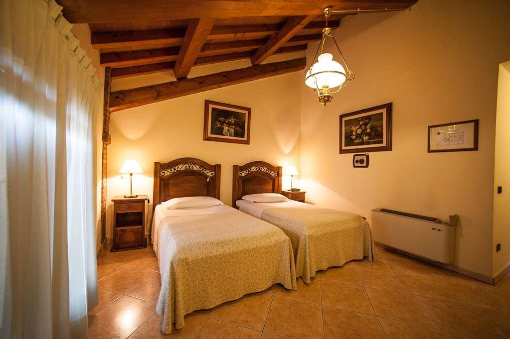 Hotel Corte Vecchia San Prospero Zimmer foto