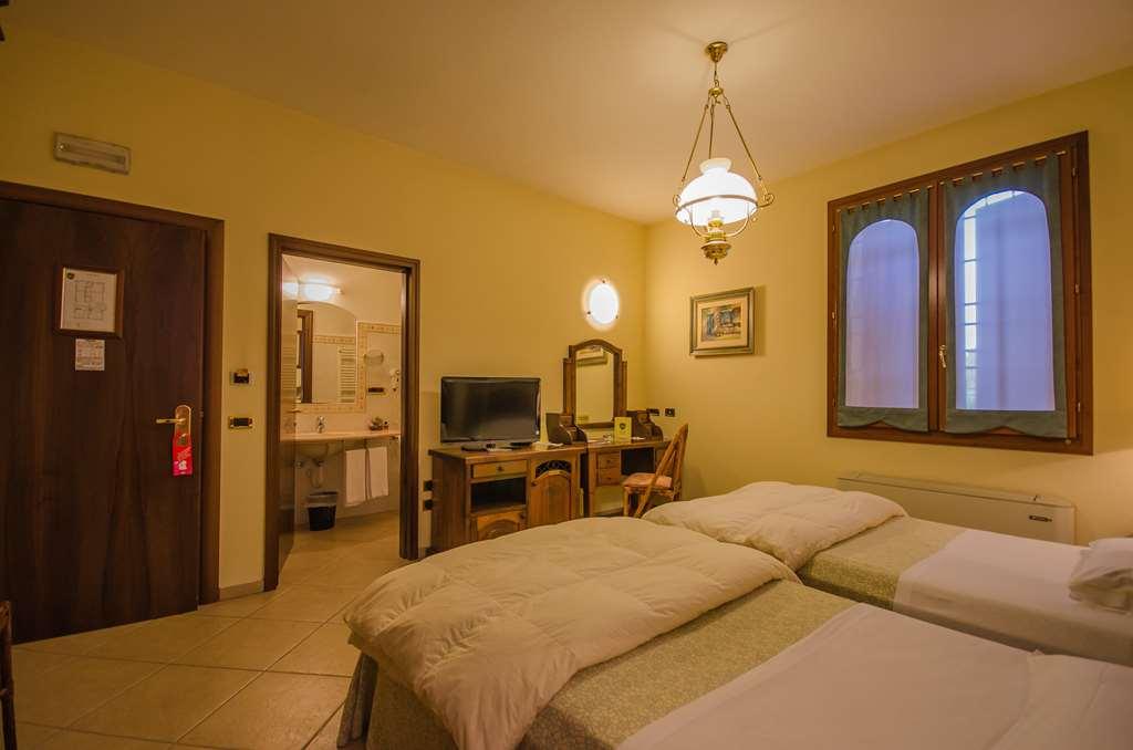 Hotel Corte Vecchia San Prospero Zimmer foto