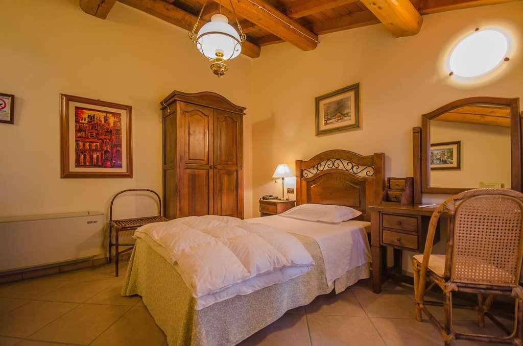 Hotel Corte Vecchia San Prospero Zimmer foto